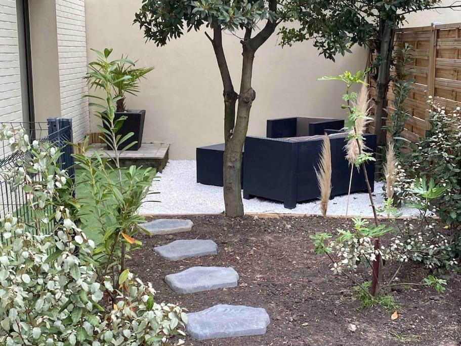Studio Equipe En Rez De Jardin Villeurbanne Exterior foto