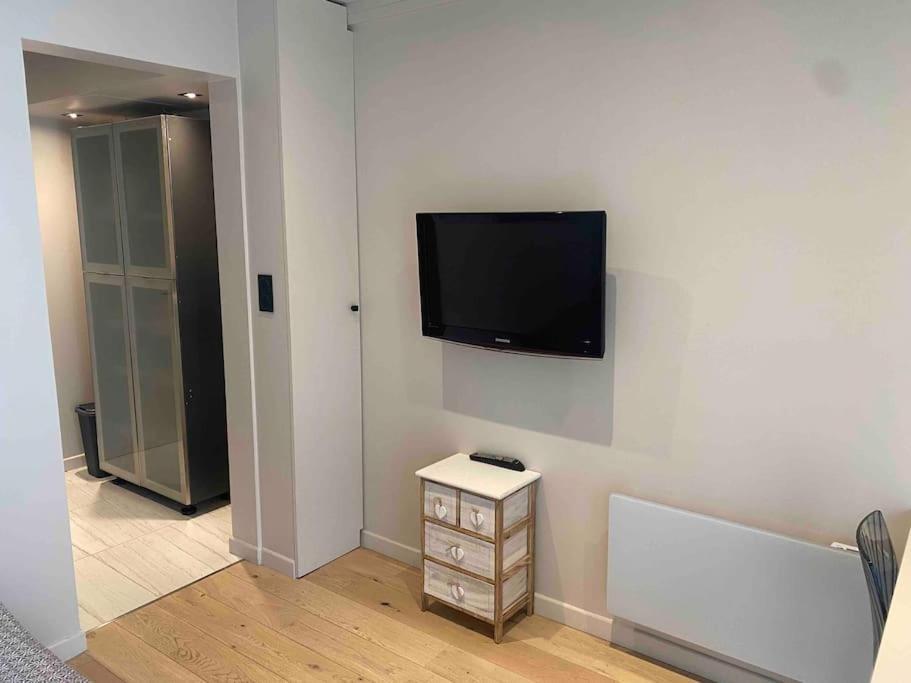 Studio Equipe En Rez De Jardin Villeurbanne Exterior foto